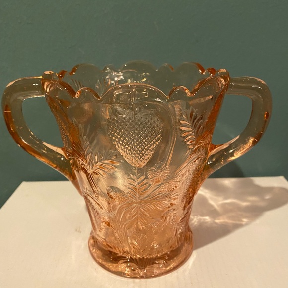 Vintage Depression Glass Fenton Pink Double-Handle Strawberry Vase - Picture 3 of 7